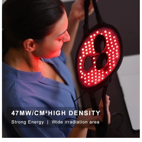 Black and Gold Face Mask Red Light - Picture 2 of 3